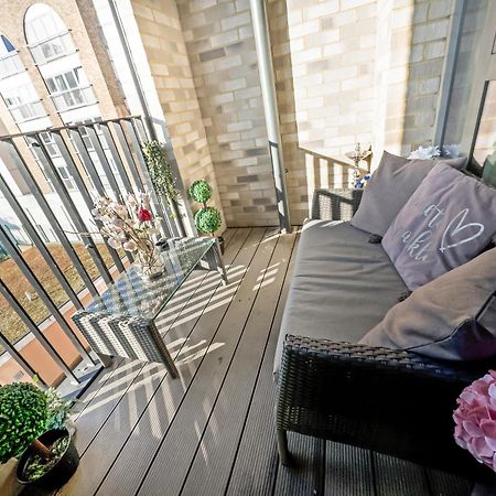 Greenwich Apartment With A River View & Balcony Near The 02 Arena & North Greenwich With Free Wifi & Fast Links Into Central لندن المظهر الخارجي الصورة